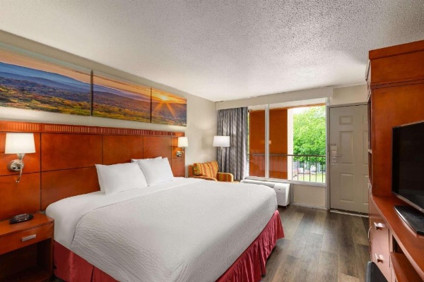 Days Inn by Wyndham Knoxville East image 12