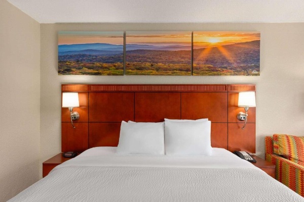 Days Inn by Wyndham Knoxville East image 13