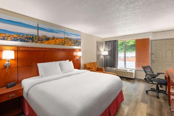 Days Inn by Wyndham Knoxville East image 19