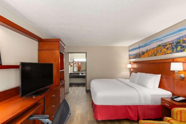 Days Inn by Wyndham Knoxville East image 20