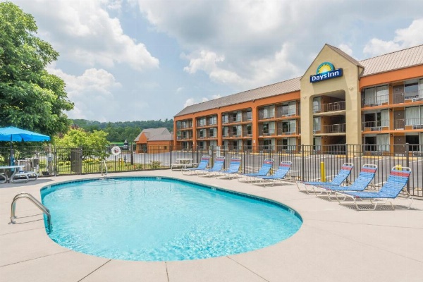 Days Inn by Wyndham Knoxville East image 30